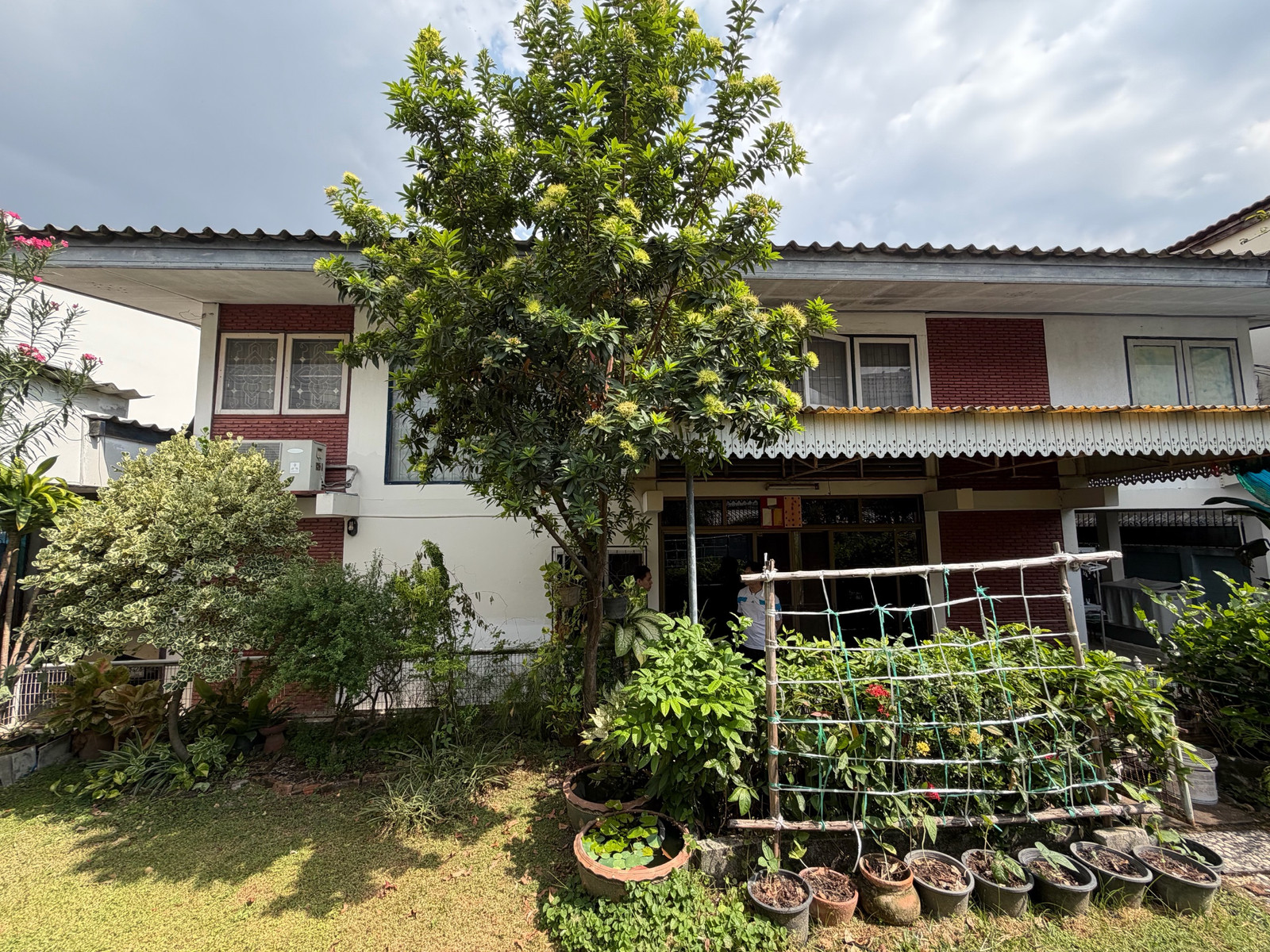 House for sale Phaholyothin near Ladprao, land 99 sq.w with multiple access routes , suitable for residence or home office House for sale Phaholyothin near Ladprao, land 99 sq.w with multiple access routes , suitable for residence or home office