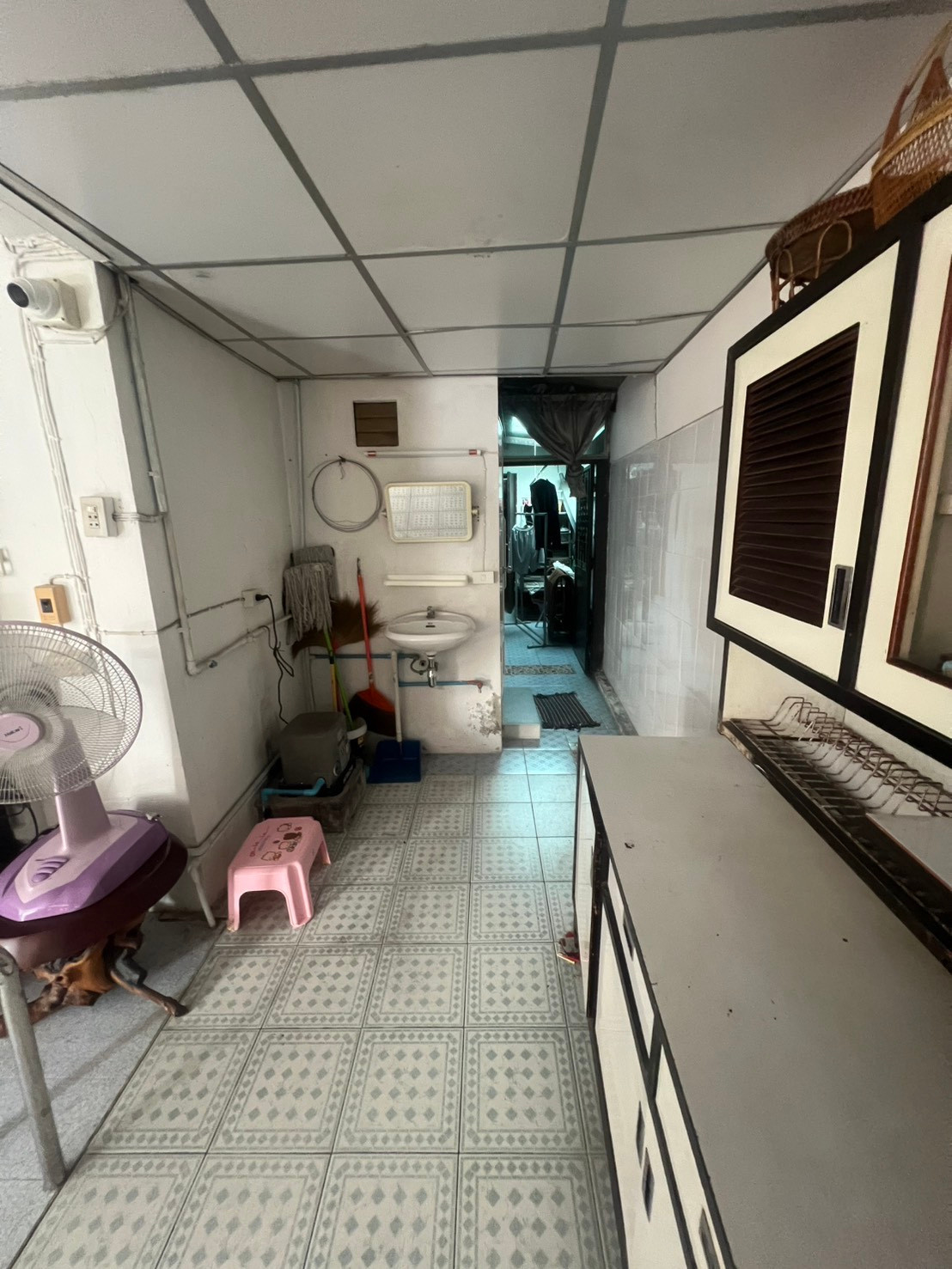 B1064 Urgent sale, 2-story townhouse, 19 sq m., Niran Villa Village, Soi Phueng Mee 50, Intersection 30, Sukhumvit Road 93, price 2.99 million, ready to move in, near BTS (Bang Chak Station) – รูปที่ 3