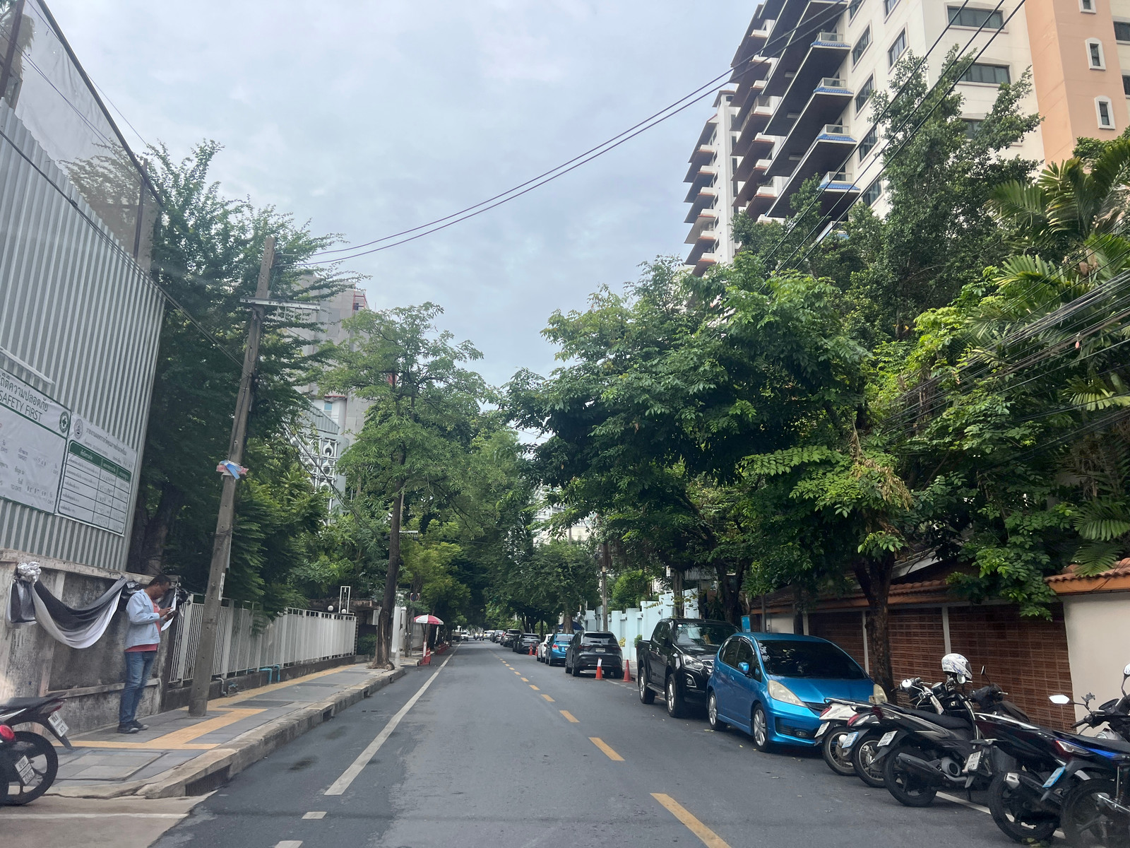 ขายที่ดิน ซ.สุขุมวิท 23 ขนาด 642 ตรว. หน้า ม.ประสานมิตร  ทำเลดี สภาพแวดล้อมดี สร้างตึกสูงได้ ผังสีแดง