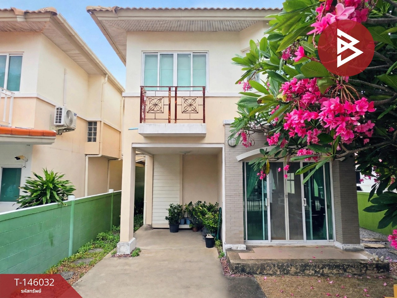 Semi-detached house for sale, Chuan Chuen Village, Green Park, Bang Khen, Bangkok. Semi-detached house for sale, Chuan Chuen Village, Green Park, Bang Khen, Bangkok.