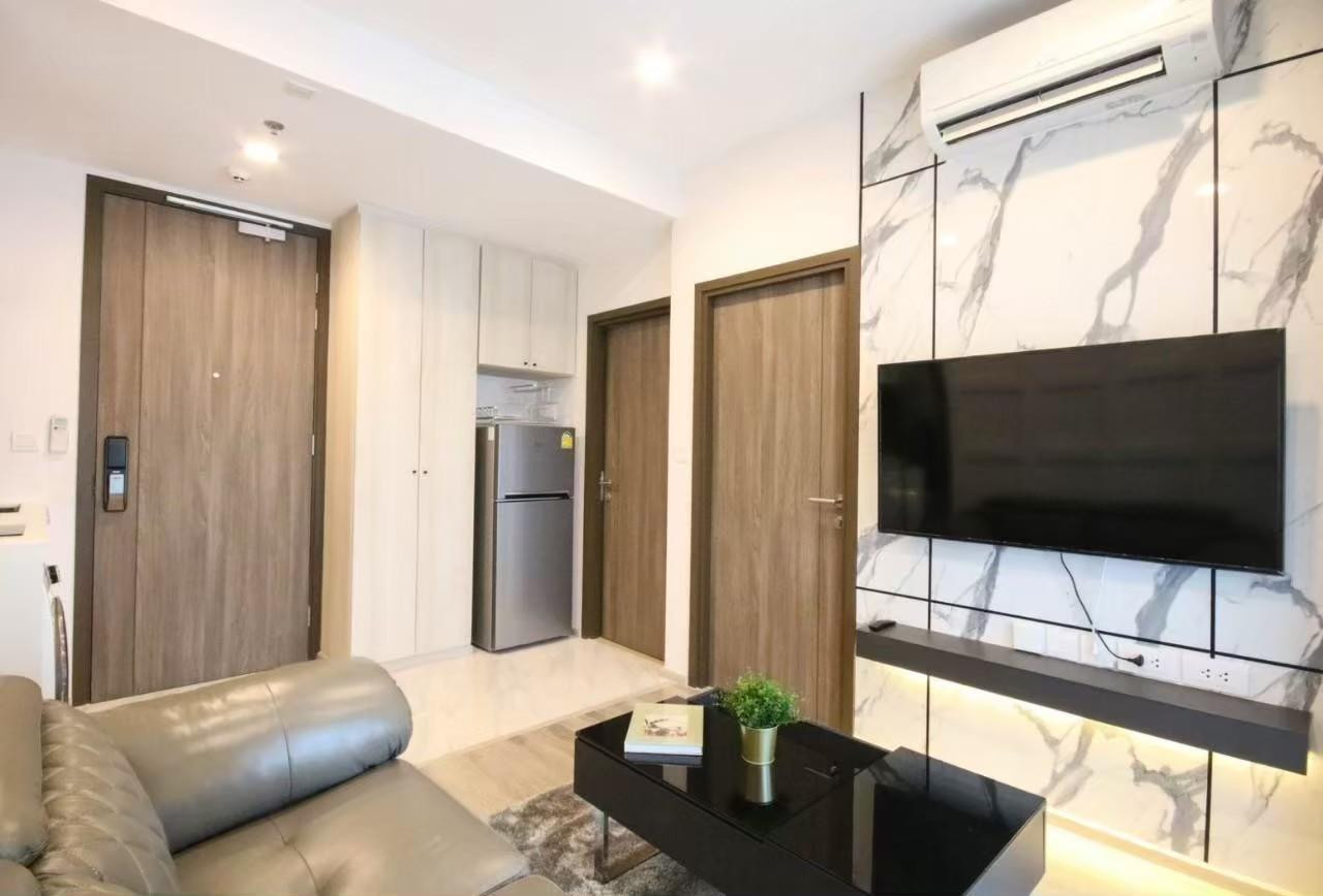 For sale Ideo Mobi Asoke, high floor, SWU view, 1 bedroom, 32 sq m, near MRT Phetchaburi and BTS Asoke.