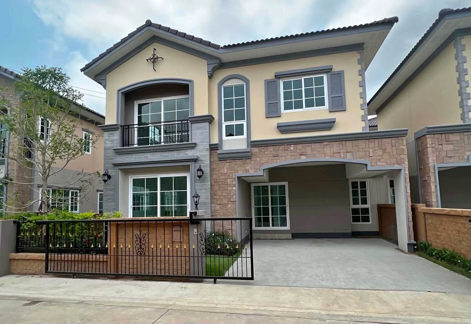🌳For sale: Golden Neo 3 Rama 2 Phanthai Norasing. Semi-detached house sold at a loss Fully decorated with furniture and electrical appliances ✅ Just carry your bag and move in.