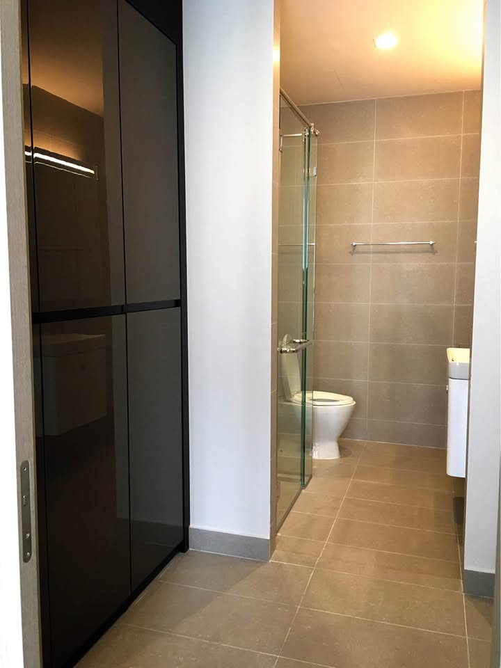For rent Noble Ploenchit คอนโดหรูใจกลางเมือง ห้องสวย วิวสวน เฟอร์นิเจอร์และเครื่องใช้ไฟฟ้าครบ พร้อมเข้าอยู่ ใกล้ BTS เพลินจิต -RW008247 – รูปที่ 3