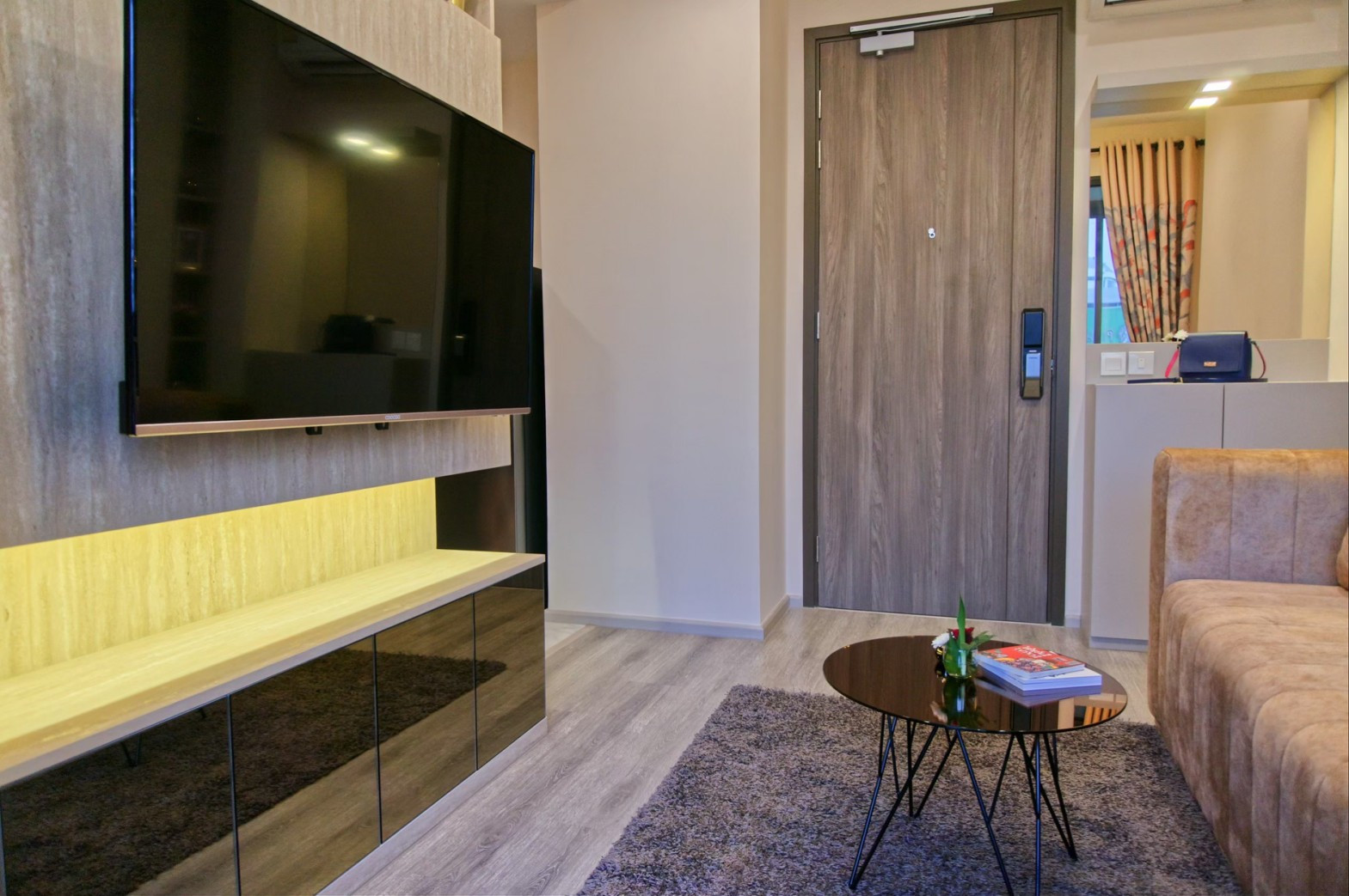 Ideo Mobi Asoke ห้องสวย วิวเปิด 35 ตร.ม. ใกล้ MRT เพชรบุรี และ BTS อโศก เพียง 25,000 บาท/เดือน Ideo Mobi Asoke ห้องสวย วิวเปิด 35 ตร.ม. ใกล้ MRT เพชรบุรี และ BTS อโศก เพียง 25,000 บาท/เดือน