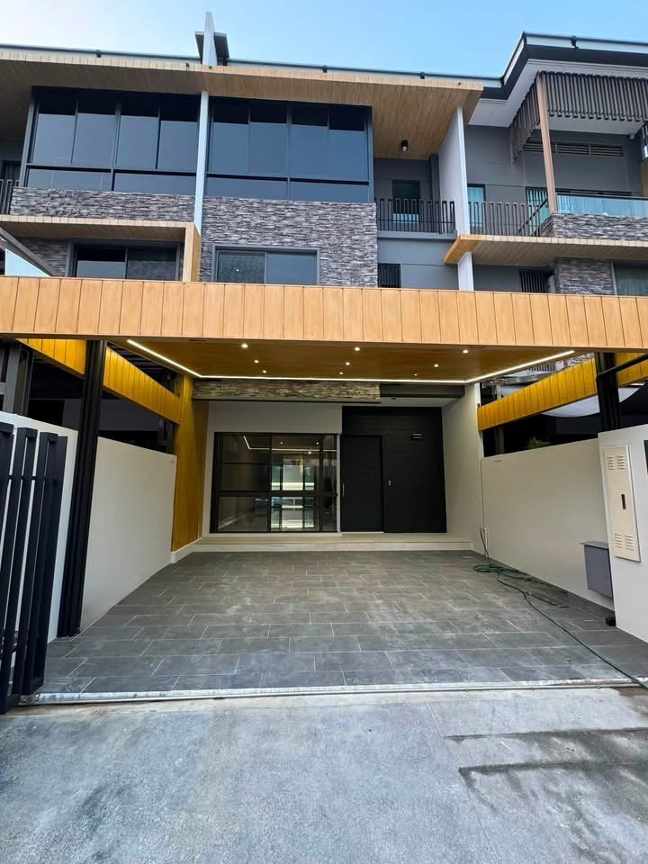 Townhome The Landmark Ekkamai-Ramintra (Professional house broker)💎💎