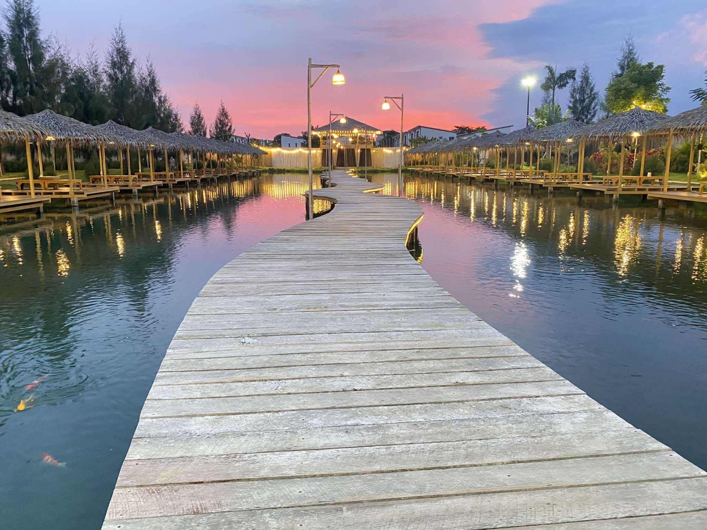 🔥Urgent Sale🔥 Riverside restaurant in Bangkok with a great, shady atmosphere and beautiful, relaxing views surrounded by nature. A perfect investment opportunity. 🔥Urgent Sale🔥 Riverside restaurant in Bangkok with a great, shady atmosphere and beautiful, relaxing views surrounded by nature. A perfect investment opportunity.