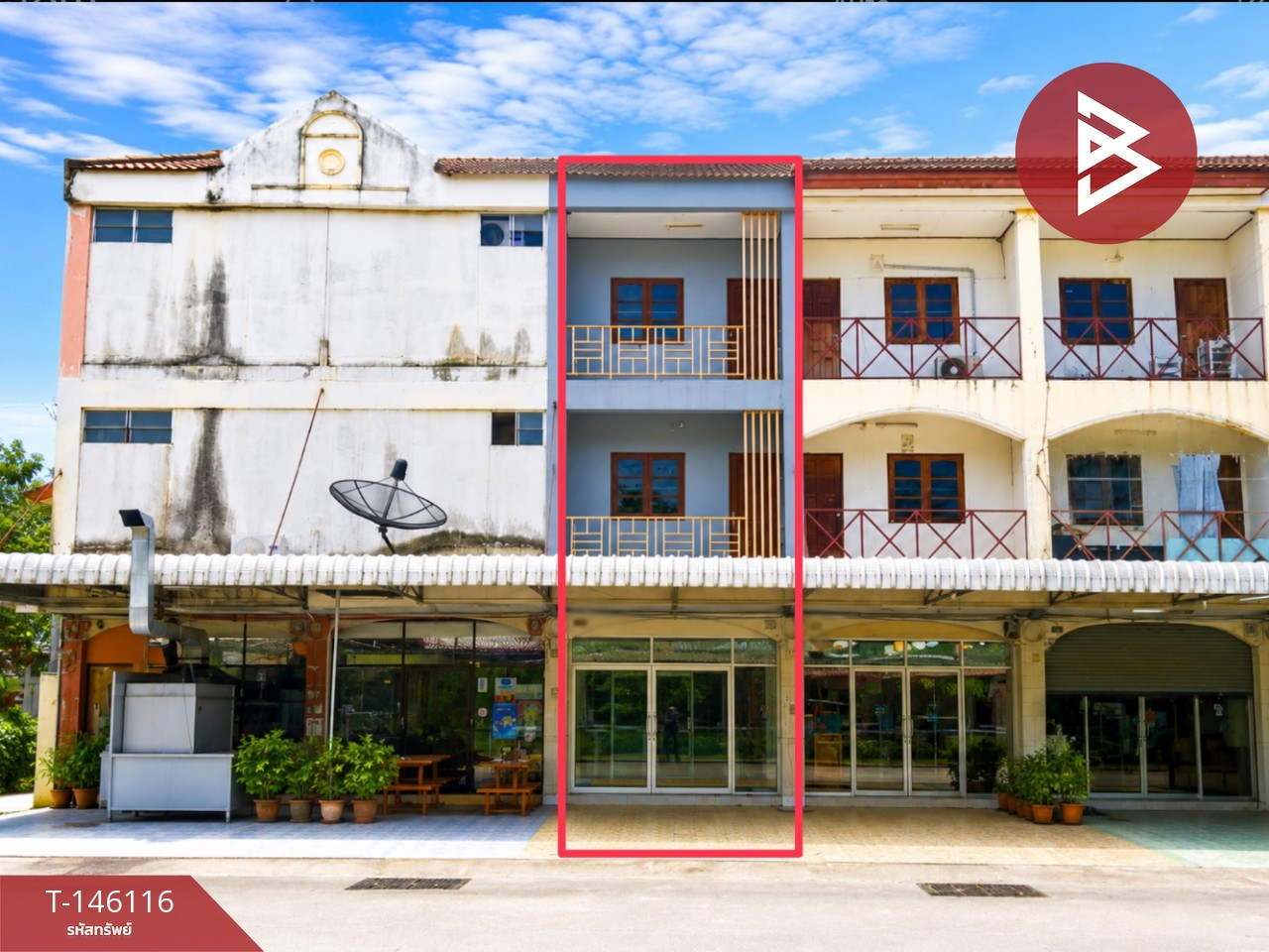 Commercial building for sale, 3 floors, area 21.5 sq m, Tha It, Uttaradit. Commercial building for sale, 3 floors, area 21.5 sq m, Tha It, Uttaradit.