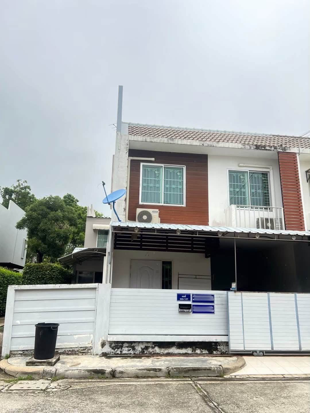 🌳For sale The Colors 2 Kaset-Nawamin Lat Pla Khao - Lat Phrao location, 2-story townhome, corner unit, has space next to the house. Ready to expand the kitchen behind the house ✅ 🌳For sale The Colors 2 Kaset-Nawamin Lat Pla Khao - Lat Phrao location, 2-story townhome, corner unit, has space next to the house. Ready to expand the kitchen behind the house ✅