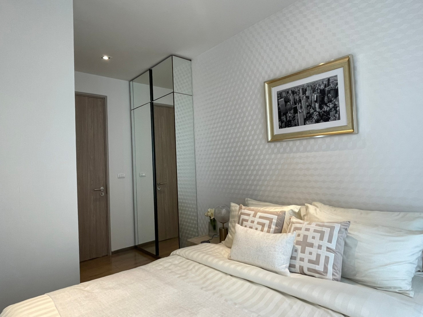 RC072826 Condo 2 Bedroom with Bathtub for rent at Park Origin Phrom Phong near BTS Phrom Phong. RC072826 Condo 2 Bedroom with Bathtub for rent at Park Origin Phrom Phong near BTS Phrom Phong.