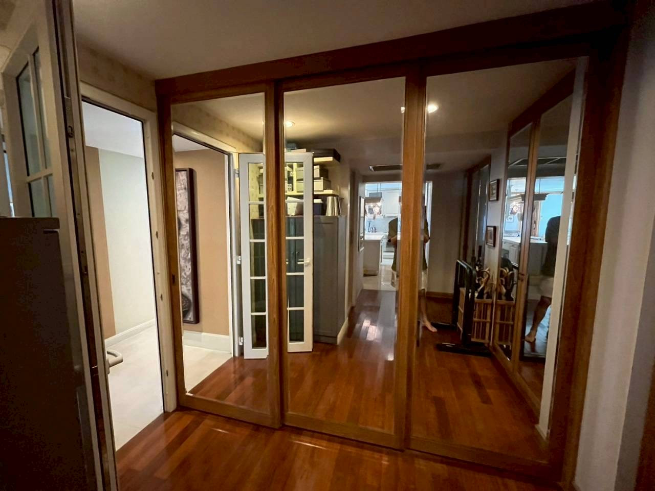 🔥🔥Condo for sale in the middle of the city, Penthouse Navin Court Condo, large room, suitable for the whole family to live in.