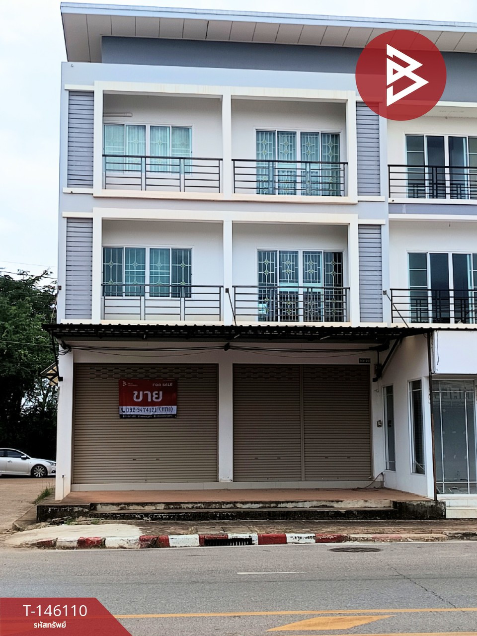 Commercial building for sale, 3 floors, 2 units, That Choeng Chum Subdistrict, Sakon Nakhon. Commercial building for sale, 3 floors, 2 units, That Choeng Chum Subdistrict, Sakon Nakhon.