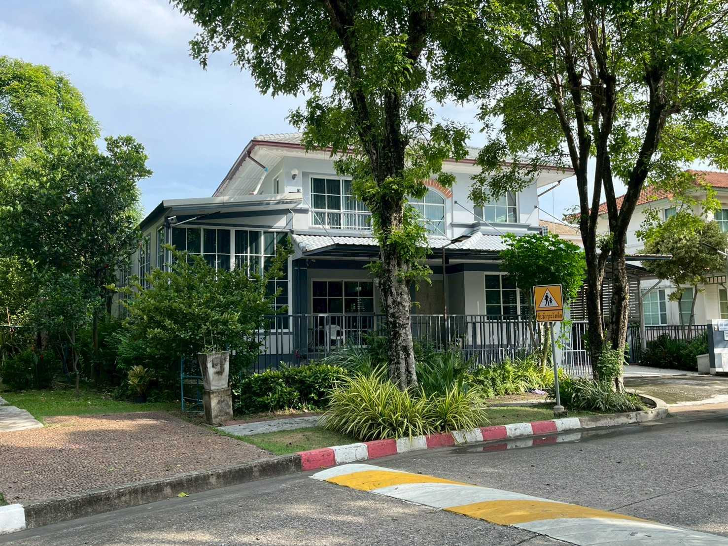 ขายบ้านเดี่ยว ปาริชาติ สุวินทวงศ์ โครงการคุณภาพจาก Land and Houses หลังมุม เป็นส่วนตัวสุดๆ: ไม่แออัด ราคาขาย 6,900,000 บาท – รูปที่ 3