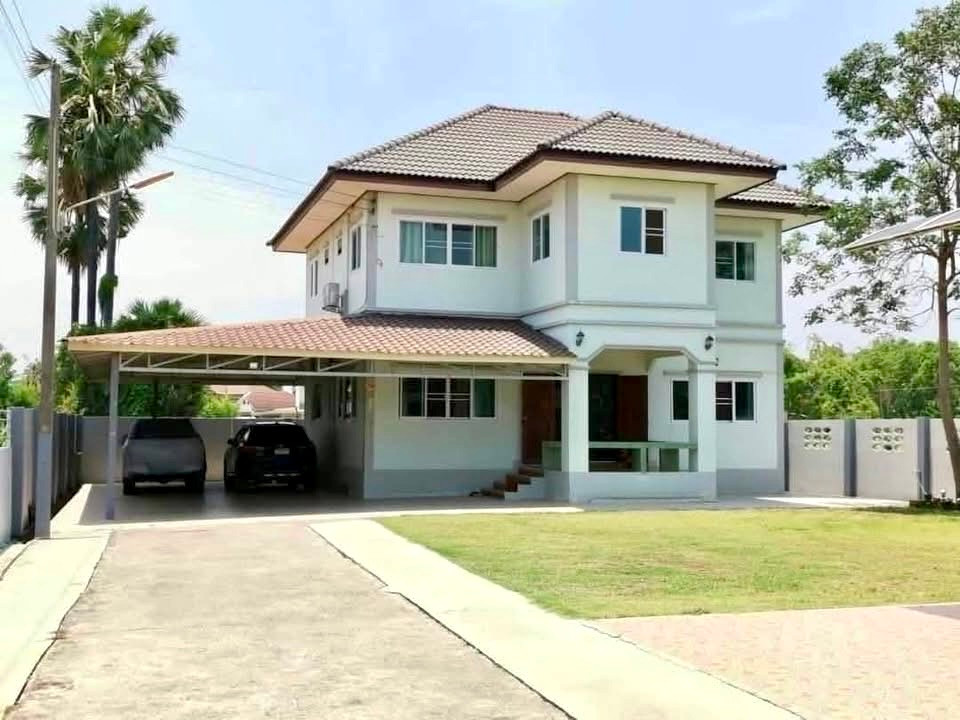 2 detached houses for sale within the same fence. Fully furnished, ready to move in, Mueang Phitsanulok District Phitsanulok Province 2 detached houses for sale within the same fence. Fully furnished, ready to move in, Mueang Phitsanulok District Phitsanulok Province