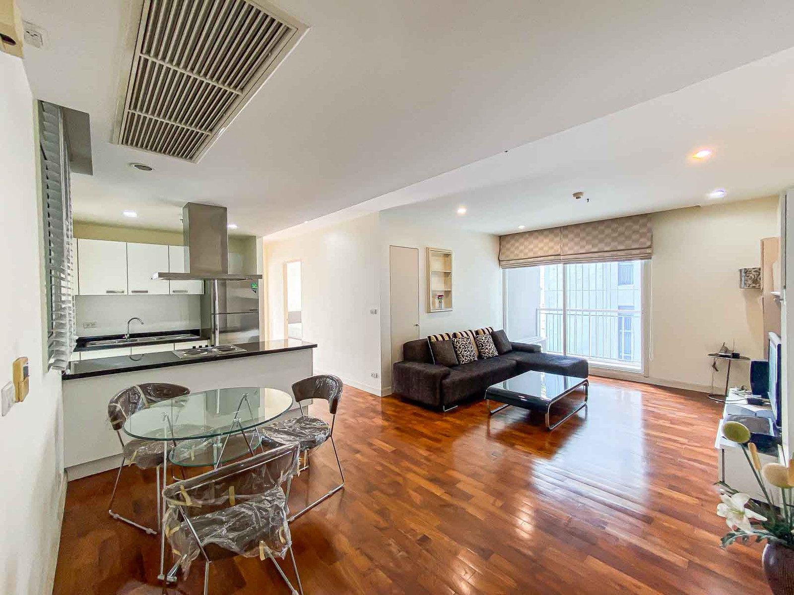 Condo for sale, large room, good condition, near BTS Phrom Phong and Emsphere.