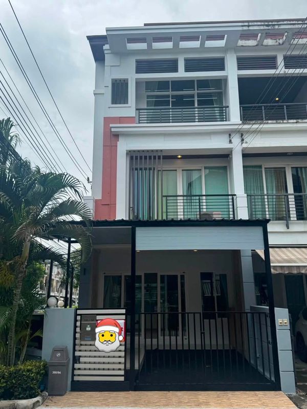 🏡 For rent, 3-story townhome, corner house, Baan Klang Muang. Urbanion Rama 9 - Lat Phrao, 3 bedrooms, 3 bathrooms, corner house, airy, open atmosphere, private 💰 Rent 50,000 baht/month