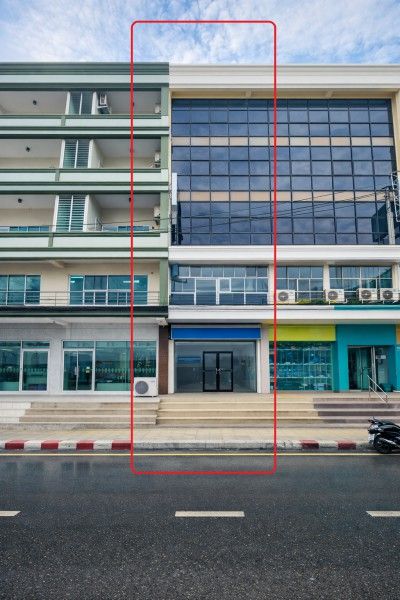 MRT Srinuch 99m. Makro Srinakarin 900m. Commercial Building for Rent Near 5-Storeys with Rooftop 7Beds 36,999 B-M 5Baths Near Iam Sombat Market 250 m Land Area 30 Sq.w. Usable Area 480 Sq.m. Ideal for Office Clinic Showroom Business or Resi