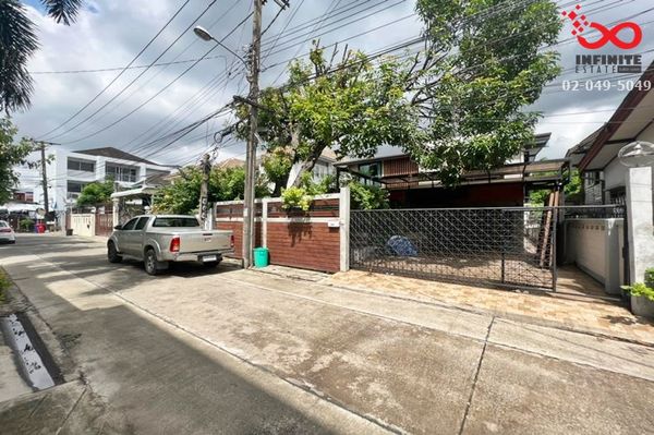 Single house for sale, 61 sq m, Lat Phrao 41, newly renovated, modern-loft style, near MRT Lat Phrao.