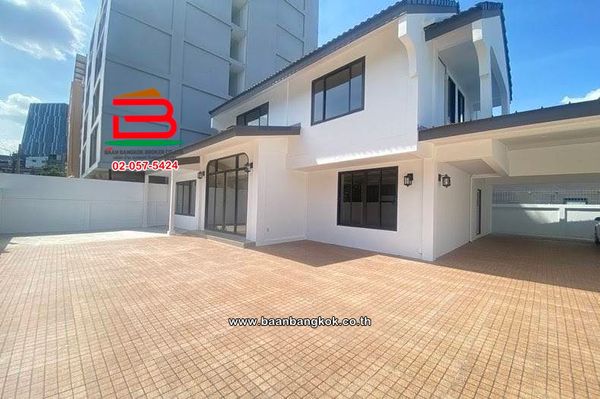 ขาย/เช่า บ้านเดี่ยวพร้อมที่ดิน (รีโนเวททั้งหลัง) แจ้งวัฒนะ 28 แยก 2 (หลังเซ็นทรัลแจ้งวัฒนะ) เนื้อที่ 87.7 ตารางวา ตำบลบางตลาด อำเภอปากเกร็ด นนทบุรี