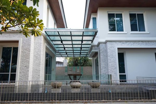 ให้เช่าบ้านเดี่ยวหลังใหญ่ 2 ชั้น โครงการ โฮมเพลส รามคำแหง140 แอร์เฟอร์นิเจอร์ครบ มี4ห้องนอน6ห้องน้ำ2ห้องแม่บ้าน ราคาเช่า120,000บาท