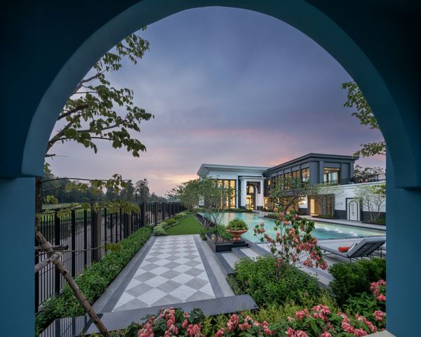✅For sale Setthasiri Bangkok - Pathumthani 2 Setthasiri Krungthep - Pathumthani 2 Single house in Modern Classic style, elegant and timeless. golf course atmosphere Over 400 rai of green space, only 70 private units.