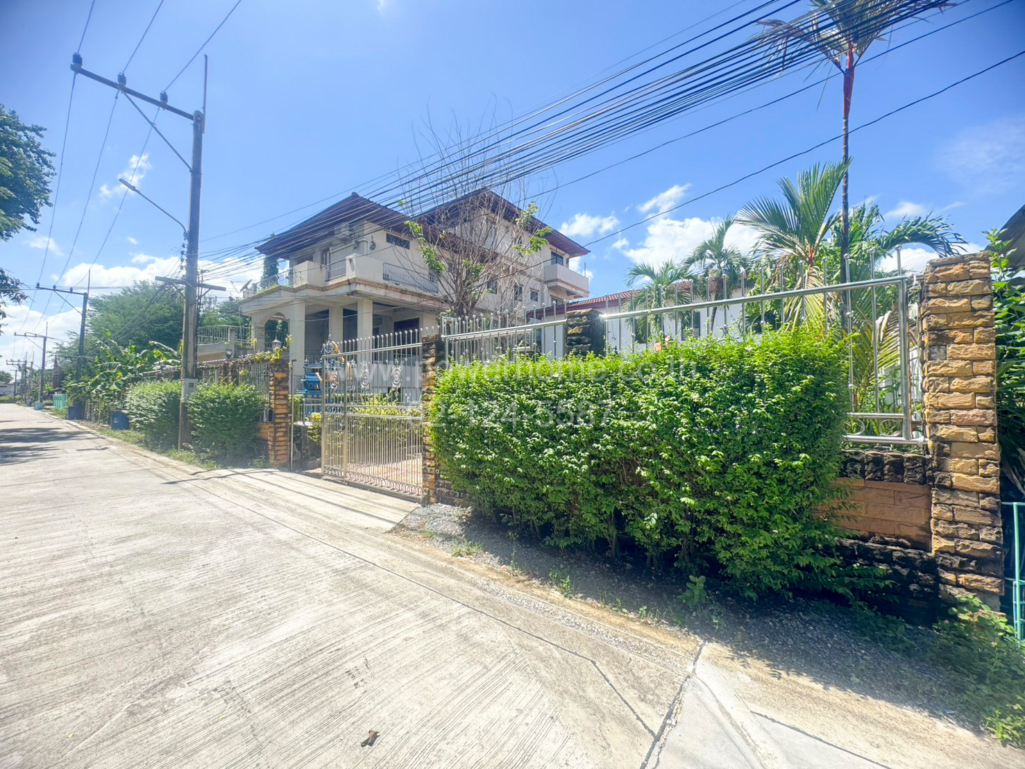 บ้านเดี่ยว 2 ชั้น พร้อมที่ดินเปล่า ทำเลดี ใกล้ห้างฟิวเจอร์พาร์ครังสิต – รูปที่ 2