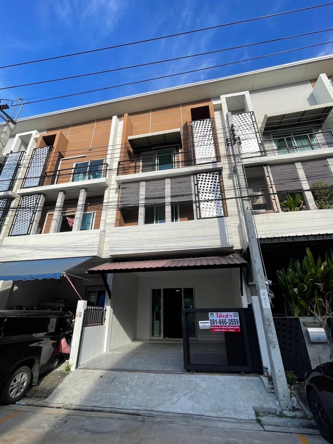3-story home office, prime location, next to the main road, RK Park Ramintra-Safari. Next to the road along Khlong Song, Khlong Sam Wa, can register a company.