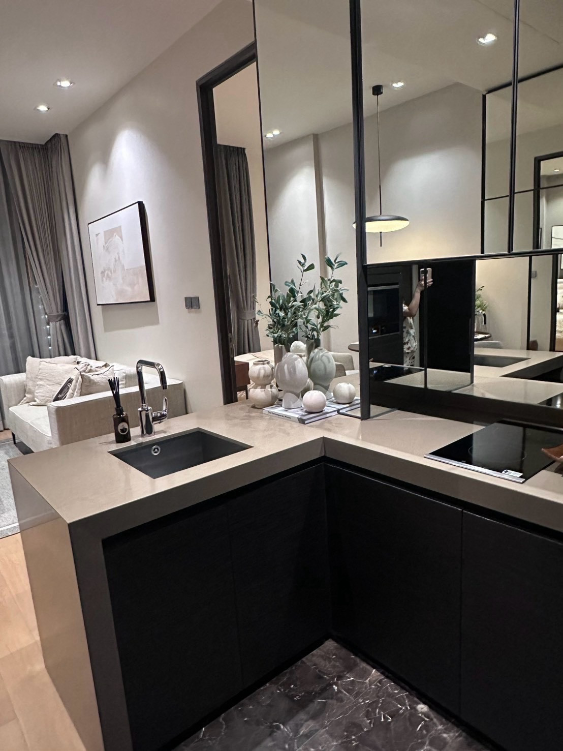 📍 ให้เช่า 28 ชิดลม / For Rent!! 28 Chidlom💥 1 ห้องนอน | 43.73 ตร.ม. | 55,000฿ / เดือน 💥(1 Bedroom | 43.73 sq.m. | 55,000 THB / month)📞 Contact: Aomam (Agent)Tel / Line ID : 095-587-1692 WhatsApp : +66 95 587 1692 – รูปที่ 2