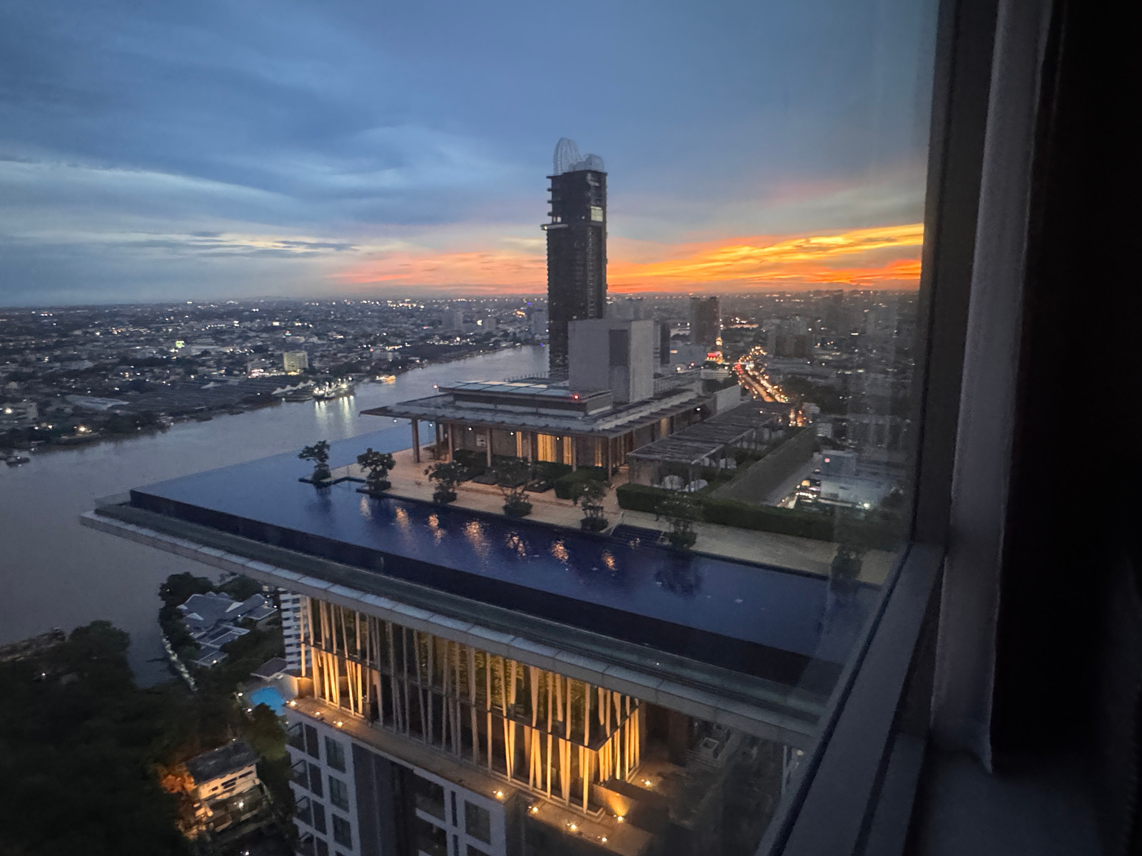 FOR Rent สตาร์ วิว พระราม 3  ขนาด 2 BED ชั้นสูง  ราคาพิเศษที่สุด  – รูปที่ 2