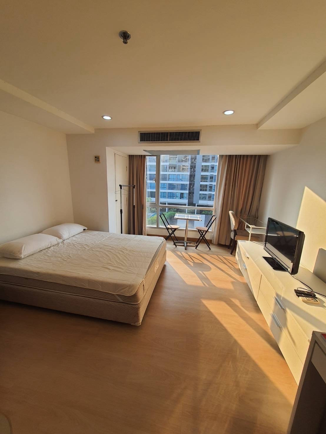 The Trendy Condominium 35 ตรม. เฟอร์ครบ 16,500 บาท The Trendy Condominium 35 ตรม. เฟอร์ครบ 16,500 บาท