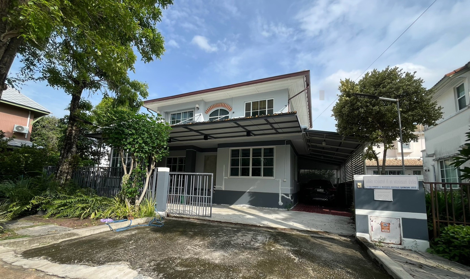 For sale or rent, corner detached house Parichat Village, Suwinthawong, 65.90 sq m, Soi Khum Klao 11, Lam Pla Thio Subdistrict, Lat Krabang District, Bangkok, selling price 6,900,000 baht, rental price 25,000 baht/month. For sale or rent, corner detached house Parichat Village, Suwinthawong, 65.90 sq m, Soi Khum Klao 11, Lam Pla Thio Subdistrict, Lat Krabang District, Bangkok, selling price 6,900,000 baht, rental price 25,000 baht/month.