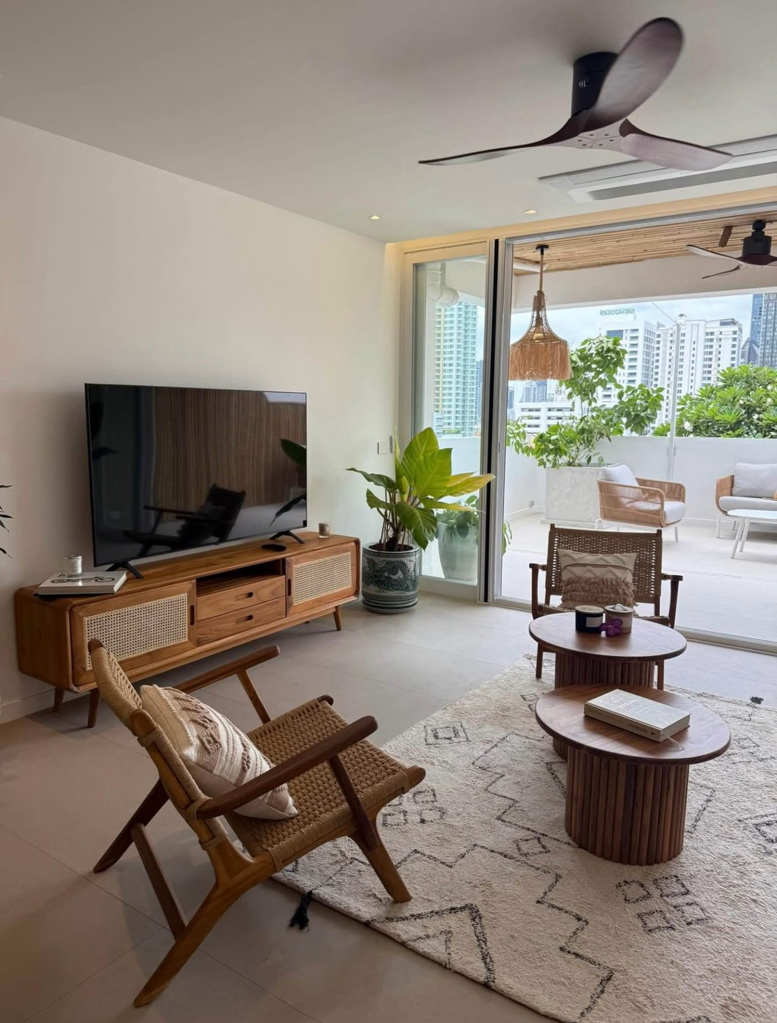 LTHC15994 - Luxury Condo for Rent Phrom Phong | Oasis Sukhumvit 39 | Near BTS Phrom Phong | 120K/Month | คอนโดให้เช่า พร้อมพงษ์ Oasis สุขุมวิท 39