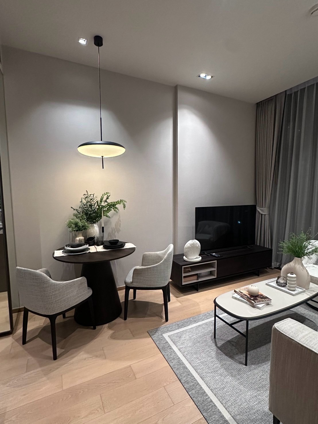 📍 ให้เช่า 28 ชิดลม / For Rent!! 28 Chidlom💥 1 ห้องนอน | 43.73 ตร.ม. | 55,000฿ / เดือน 💥(1 Bedroom | 43.73 sq.m. | 55,000 THB / month)📞 Contact: Aomam (Agent)Tel / Line ID : 095-587-1692 WhatsApp : +66 95 587 1692 – รูปที่ 3