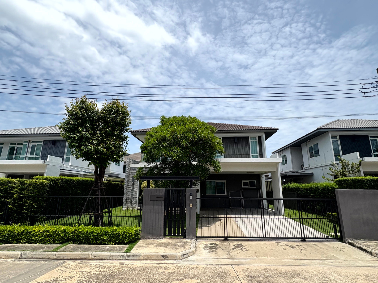 Forrent มัณฑนา 1 บางนา กม.7 4 ห้องนอน 5 ห้องน้ำ เฟอร์นิเจอร์ และ เครื่องใช้ไฟฟ้าครบ Forrent มัณฑนา 1 บางนา กม.7 4 ห้องนอน 5 ห้องน้ำ เฟอร์นิเจอร์ และ เครื่องใช้ไฟฟ้าครบ