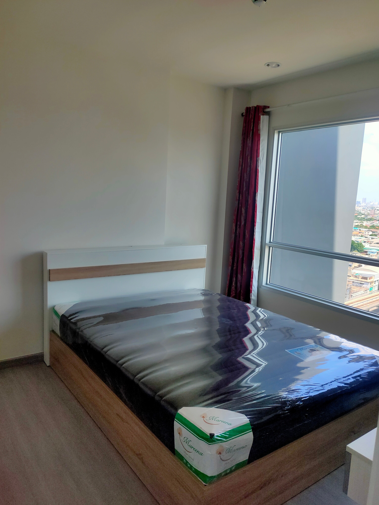 For rent, 1 bedroom, 12500 baht, the president Charan - Yaek Fai Chai Station, fully furnished, brand new room, ready to move in.