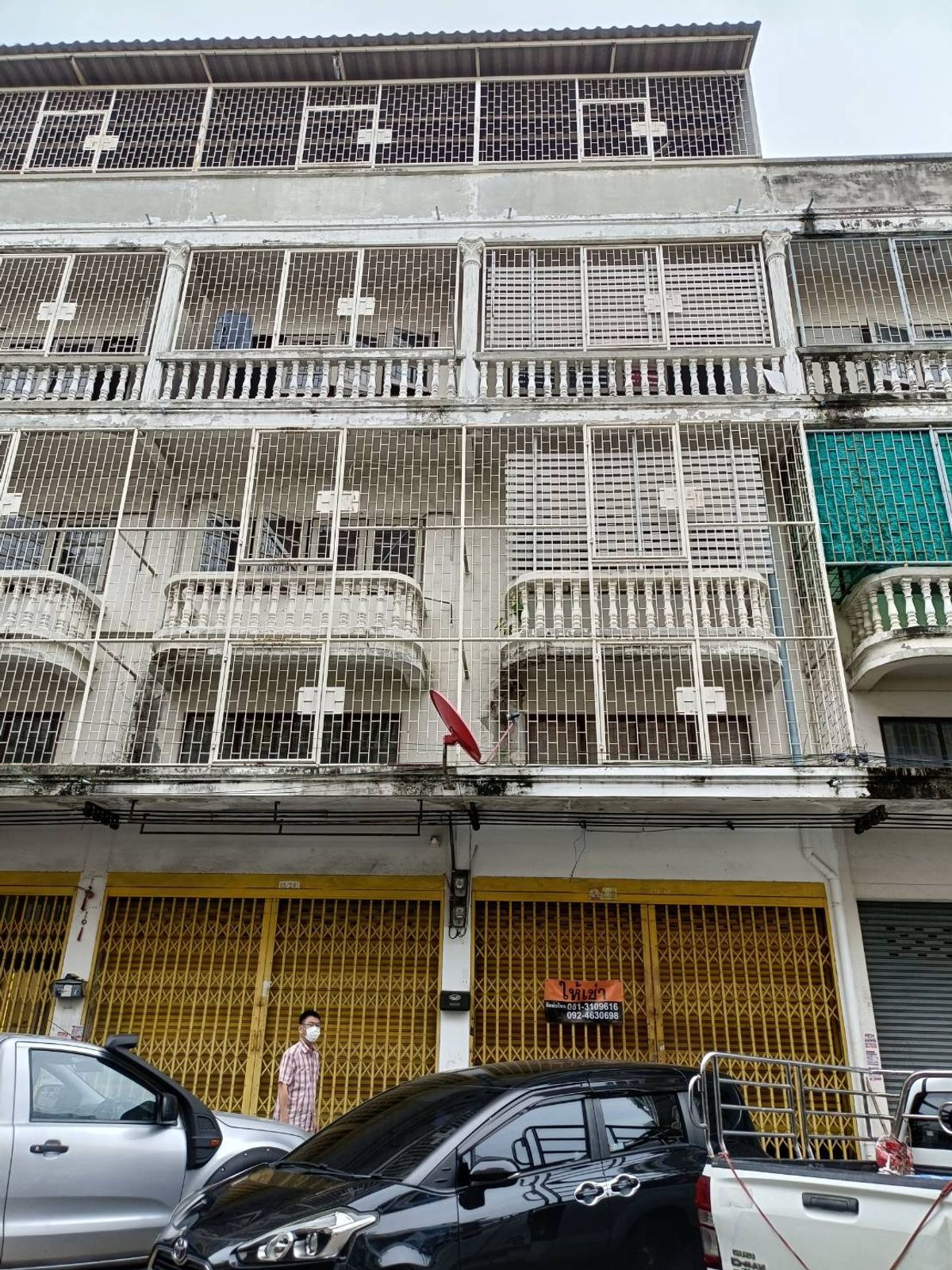 Commercial building for rent, 3 floors, 2 units next to each other, near Sampeng 2, only 22,000 baht/month. Commercial building for rent, 3 floors, 2 units next to each other, near Sampeng 2, only 22,000 baht/month.