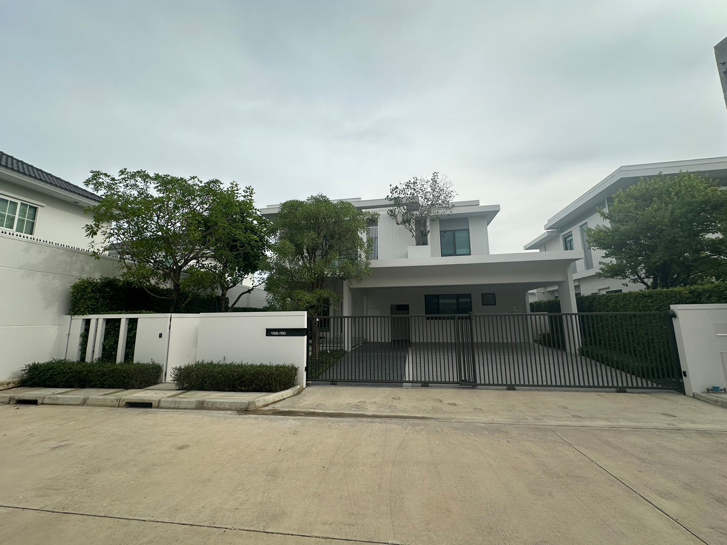 Single house for rent, Mantana Bangna KM.15, Premier style, corner house next to the club, ready to move in (Rt-01) Single house for rent, Mantana Bangna KM.15, Premier style, corner house next to the club, ready to move in (Rt-01)