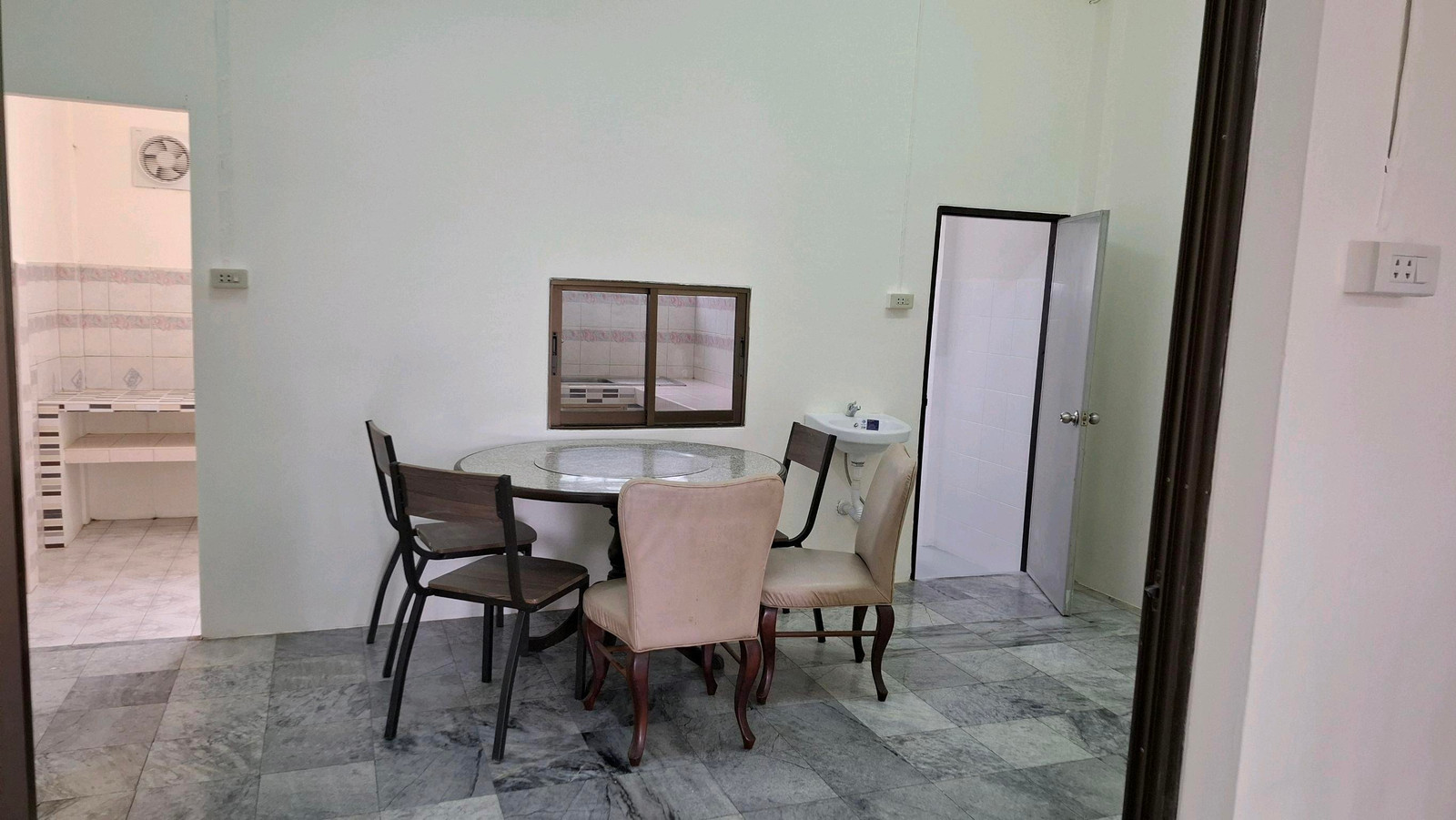 House for Rent in Huai Khwang, 1km. from MRT Huai Khwang station. – รูปที่ 4