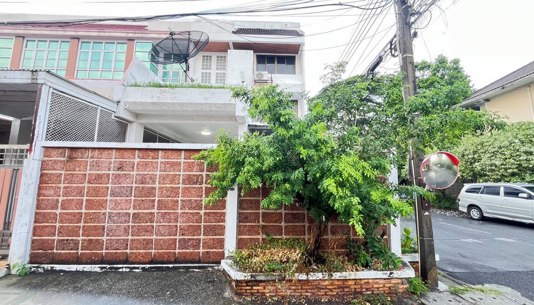 สอบถามโทร : 063-296-5696 หมู่บ้านพรไพลิน ซอยลาดพร้าว 35/1 เขตจตุจักร ทาวน์เฮ้าส์แปลงมุม 3 ชั้น 36 ตารางวา 3 ห้องนอน 3 ห้องน้ำ เพียง 3 นาทีถึง MRT สถานีภาวนา () – รูปที่ 2
