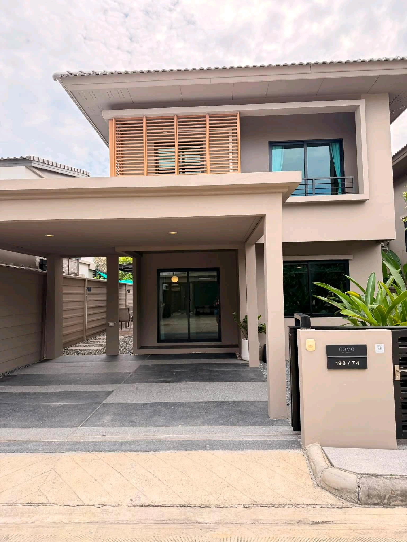 ✨ Fully decorated house, ready to move in, potential location, close to MEGA Bangna, only 5 minutes. ✨ Fully decorated house, ready to move in, potential location, close to MEGA Bangna, only 5 minutes.