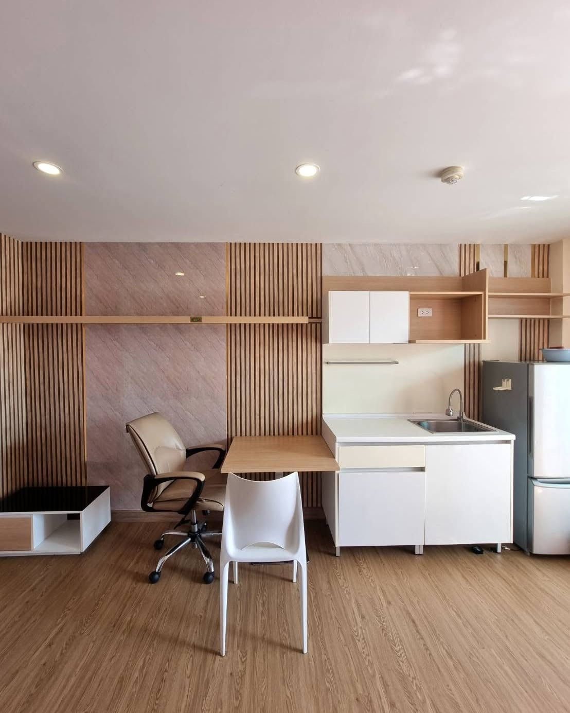 Condo for sale with tenant I'm Fine Condo Soi Bangna-Trad 40, only 1.8 million baht, 31 sq m. Condo for sale with tenant I'm Fine Condo Soi Bangna-Trad 40, only 1.8 million baht, 31 sq m.