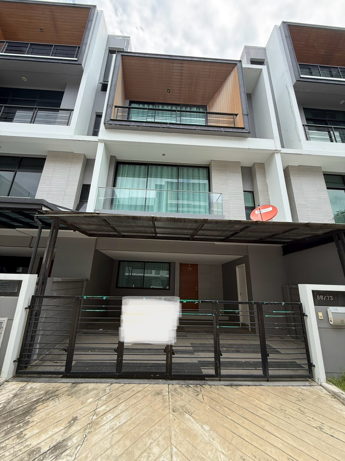 M1764 3-story townhome for rent, Nirvana Define Srinakarin-Rama 9. M1764 3-story townhome for rent, Nirvana Define Srinakarin-Rama 9.