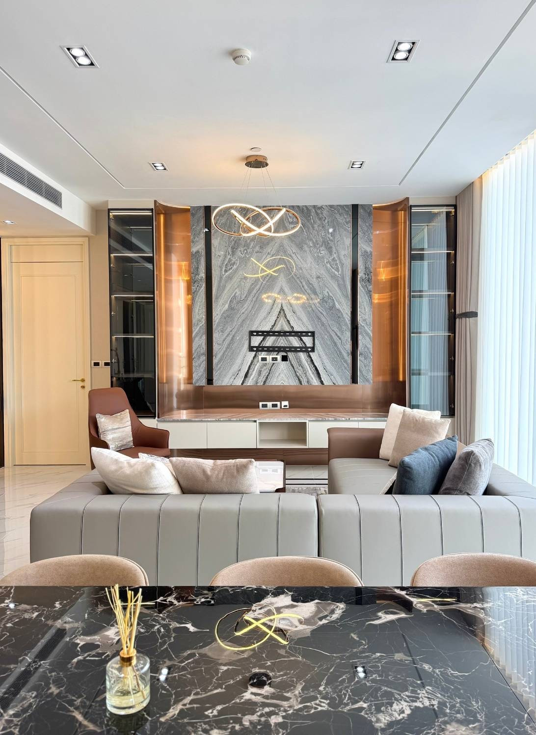 Rare Unit! Luxury room, 2 bedrooms, only 200,000/month, next to BTS Phrom Phong, ready to move in.