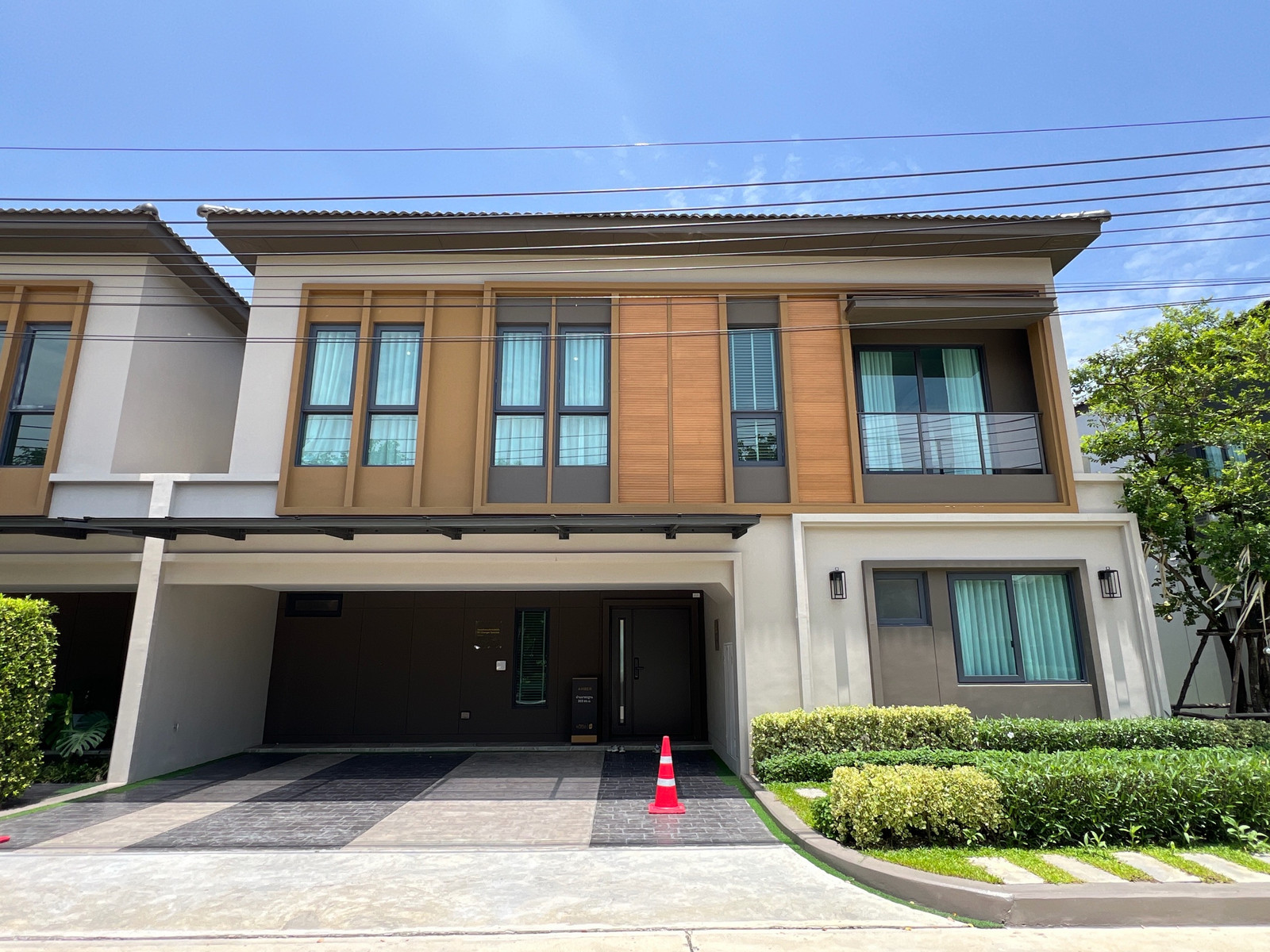 Hot Deal🔥Large twin house near new Krungthep Kreetha Road, good price, convenient travel.