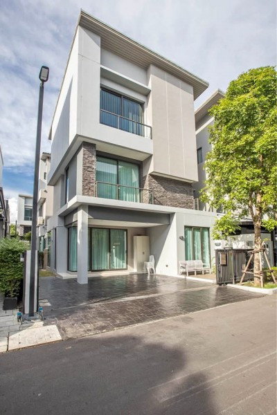 เอกมัย-เกษตร สุคนธสวัสดิ์ รามอินทรา ให้เช่าบ้านเดี่ยว 3ชั้น 4นอน 4น้ำใกล้ Crystal Design Center500ม. Central EastVille Chic Republic เอกมัย-เกษตร สุคนธสวัสดิ์ รามอินทรา ให้เช่าบ้านเดี่ยว 3ชั้น 4นอน 4น้ำใกล้ Crystal Design Center500ม. Central EastVille Chic Republic