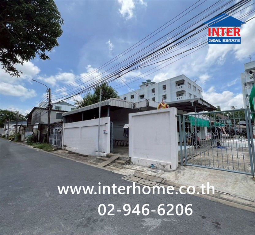 Land with house for rent 75 sq m. Land with house for rent. Near Vejthani Hospital Soi Lat Phrao 107, Intersection 5, Lat Phrao Road, Pradit Manutham Road, Bang Kapi District, Bangkok Land with house for rent 75 sq m. Land with house for rent. Near Vejthani Hospital Soi Lat Phrao 107, Intersection 5, Lat Phrao Road, Pradit Manutham Road, Bang Kapi District, Bangkok