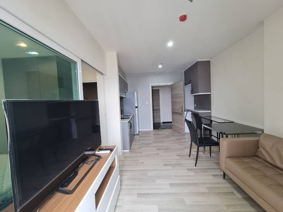 For Rent The Key Sathorn-Charoenrat 1 Bed, high floor, beautiful view, with furniture, most special price. For Rent The Key Sathorn-Charoenrat 1 Bed, high floor, beautiful view, with furniture, most special price.