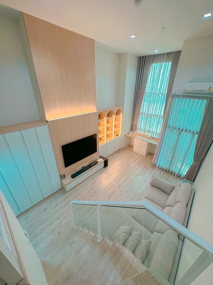 🌇 IDEO Sathorn-Wongwian Yai Duplex, 40 sq.m., 28th floor, high floor view, ready to move in. Only 140 meters from BTS Wongwian Yai.
