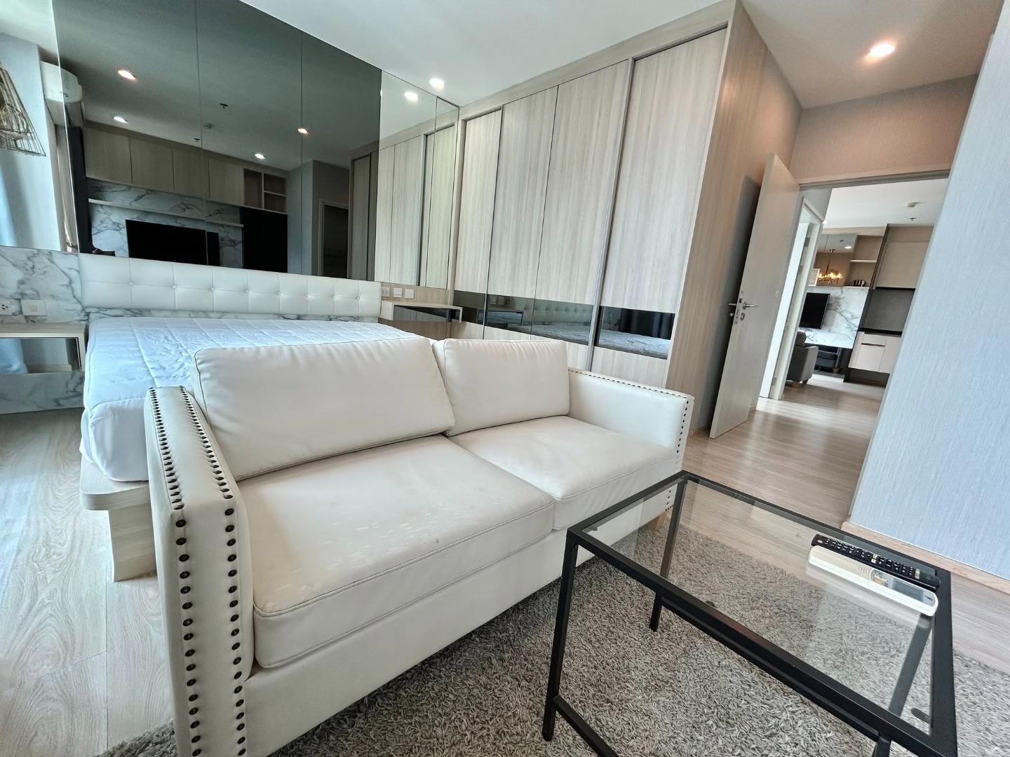 🏙️ Noble Revolve Ratchada, 2 bedrooms, 54 sq.m., 31st floor, ready to move in. Next to MRT Thailand Cultural Centre station, near Central Rama 9. 🏙️ Noble Revolve Ratchada, 2 bedrooms, 54 sq.m., 31st floor, ready to move in. Next to MRT Thailand Cultural Centre station, near Central Rama 9.