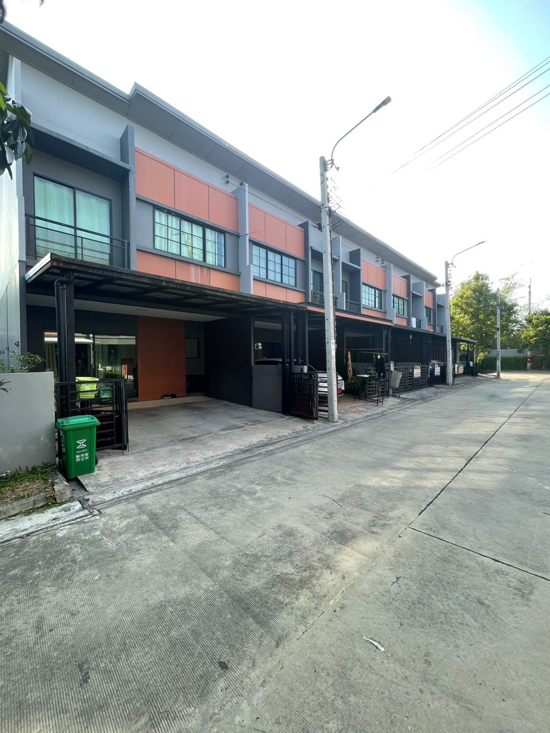 ขายบ้านหลังมุม หมู่บ้านสิริเพลส จรัญฯ–ปิ่นเกล้า บ้านสวยพร้อมอยู่ ทำเลดี พื้นที่ใช้สอยกว้าง ต่อเติมครบ ราคาคุ้มค่า พร้อมเข้าอยู่ได้ทันที และสามารถซื้อเพื่ออยู่อาศัยหรือปล่อยเช่าต่อยอดการลงทุนได้ – รูปที่ 3