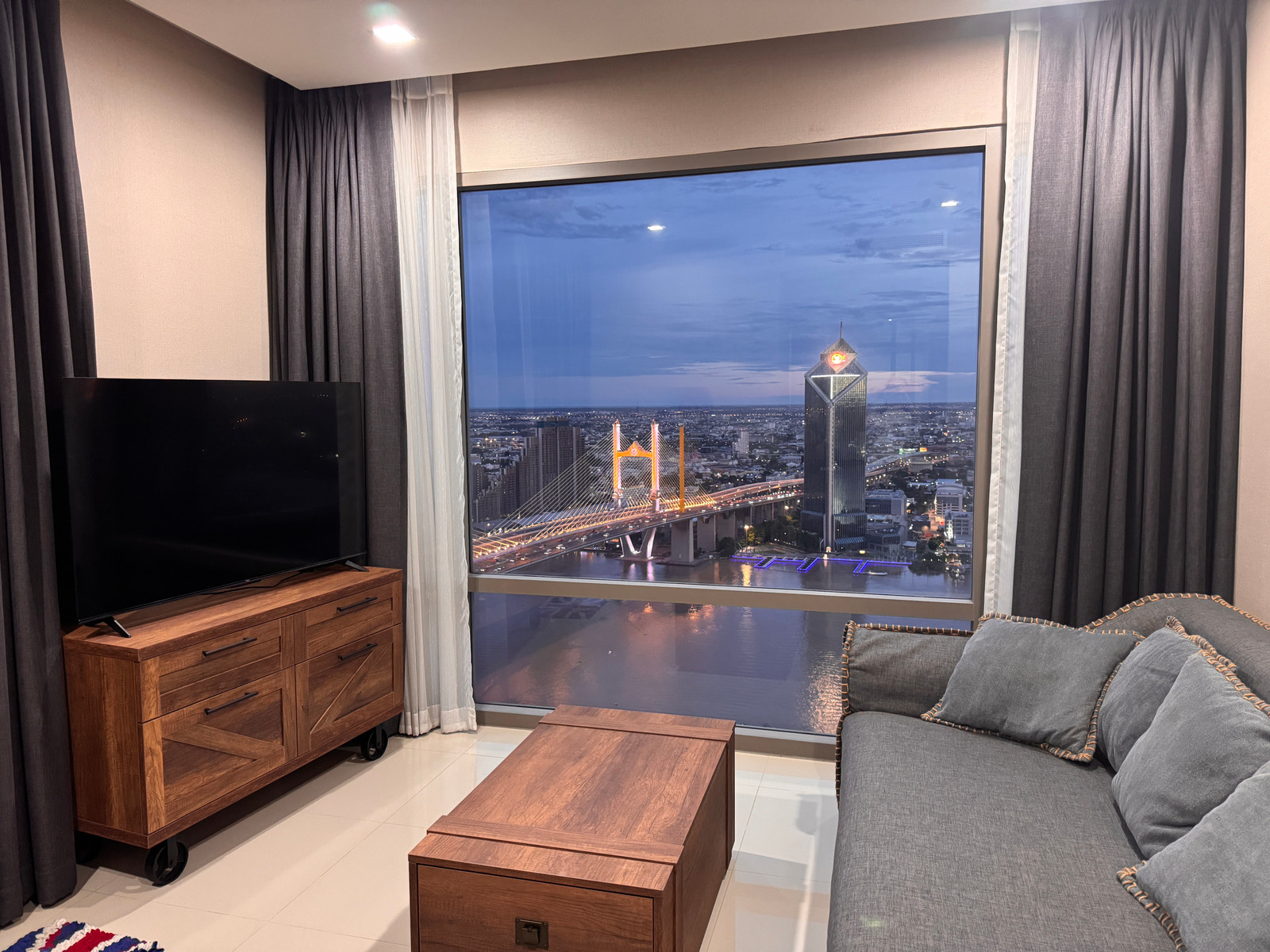 FOR Rent Star View Rama 3, size 2 BED, high floor, most special price.